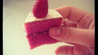 Малиновый манник без муки на сметане