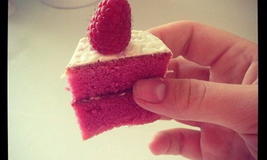 Рецепт малинового манника без муки на сметане