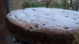 Манник с черным изюмом