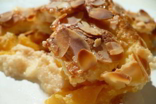 Манник с персиками