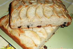 Манник с яблоками и орехами