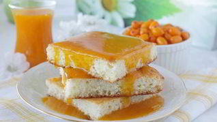 Манник творожный с облепиховым соусом