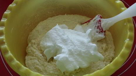 манник творожный с облепиховым соусом