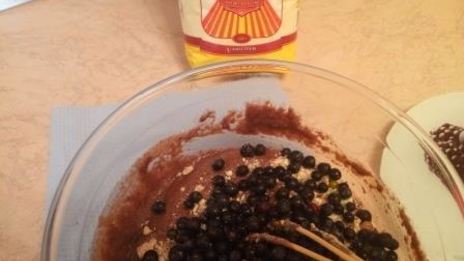 шоколадный манник с черникой и кедровым орехом