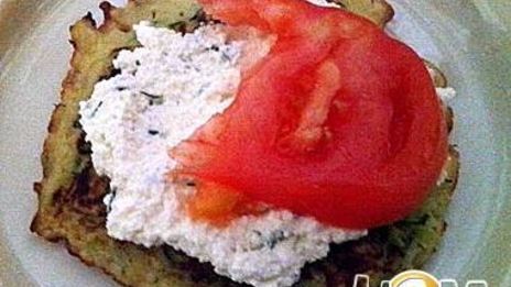 башенки из кабачковых оладий и брынзы