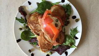 Гречневые оладьи с семгой