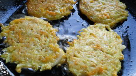 кабачковые оладьи с морковью и овсяными хлопьями