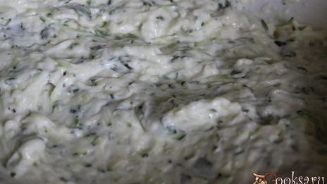 кабачковые оладьи с мягким творогом и зеленью