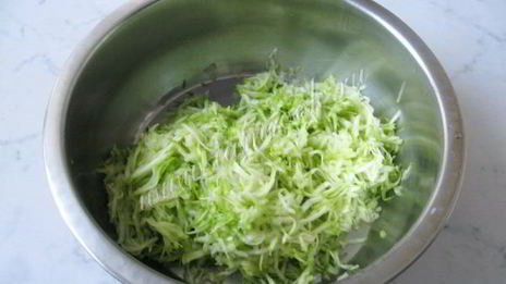 кабачковые оладьи с мясом и грибами