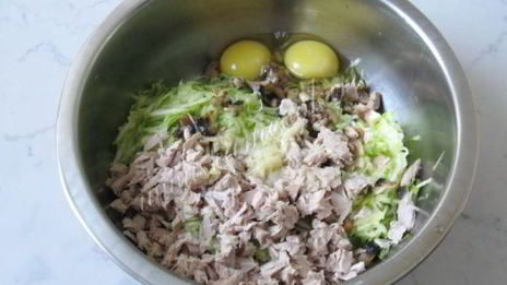 кабачковые оладьи с мясом и грибами