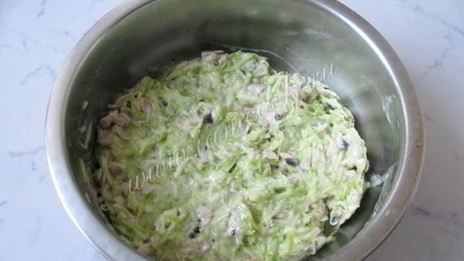 кабачковые оладьи с мясом и грибами