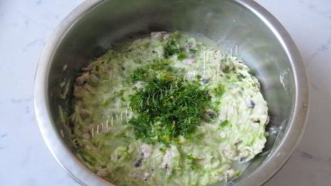 кабачковые оладьи с мясом и грибами