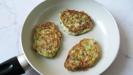 кабачковые оладьи с мясом и грибами