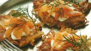 Картофельные оладушки с копченой семгой