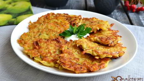 картофельные оладьи с яблоком