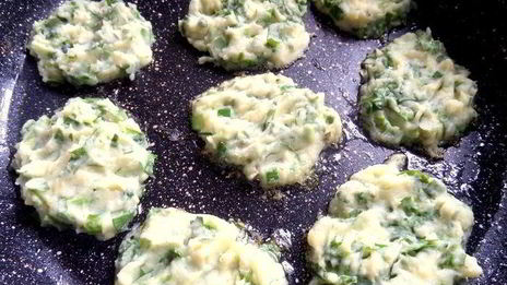 картофельные оладьи зеленые