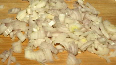 морковные оладьи на хрустящих крекерах с йогуртовым соусом