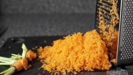 морковные оладьи с сырным соусом