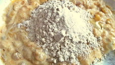 оладьи банановые с конфетами