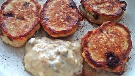 оладьи банановые с конфетами