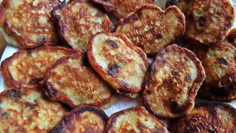 оладьи банановые с конфетами