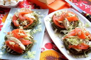 Оладьи из шпината с лососем и сыром