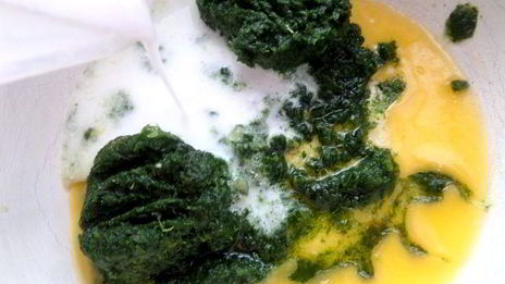 оладьи из шпината с лососем и сыром