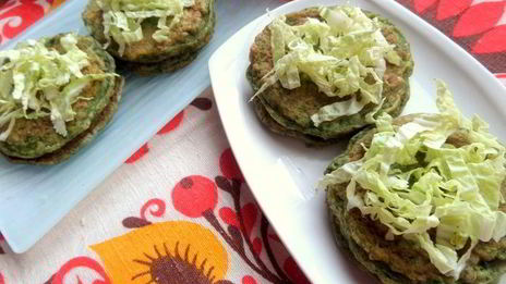 оладьи из шпината с лососем и сыром