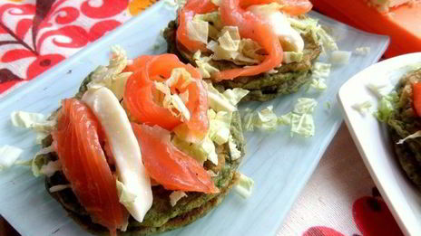 оладьи из шпината с лососем и сыром