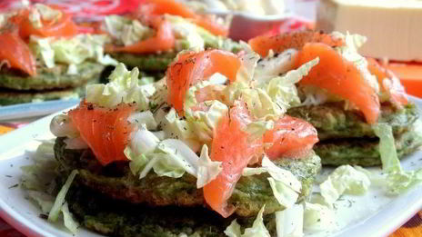 оладьи из шпината с лососем и сыром