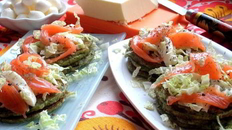 оладьи из шпината с лососем и сыром