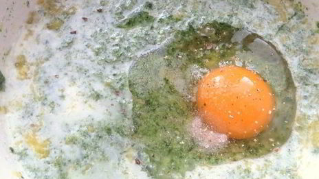 оладьи из шпината с лососем и сыром