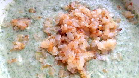 оладьи из шпината с лососем и сыром