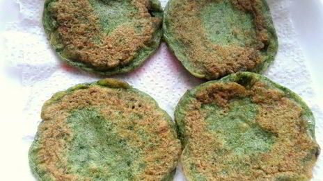 оладьи из шпината с лососем и сыром