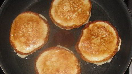 оладьи на кефире с яблоком