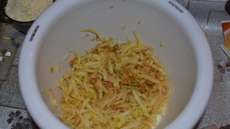 оладьи с яблоком и творогом