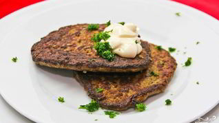 Печеночные оладьи с морковью