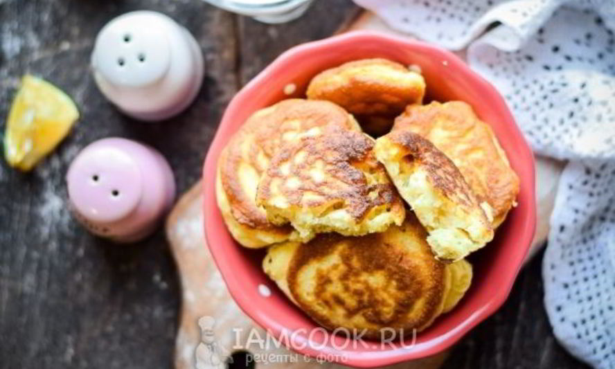 Рецепт пышных оладий с манкой на кефире