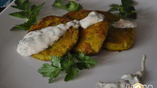 Сливочные оладьи из брокколи и моркови