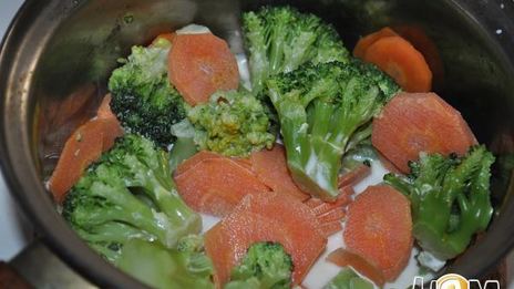 сливочные оладьи из брокколи и моркови