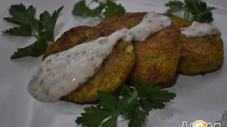сливочные оладьи из брокколи и моркови