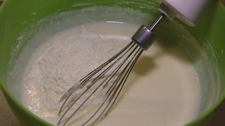 воздушные оладьи на кефире очень пышные