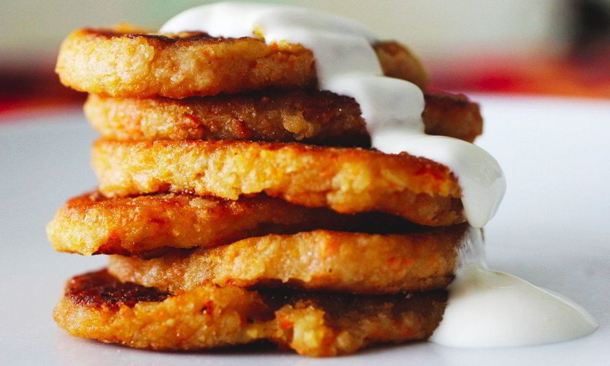 Рецепт яблочно-морковных оладушки с геркулесом