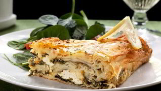 Пахлава с кабачками и фетой с йогуртово-мятным соусом