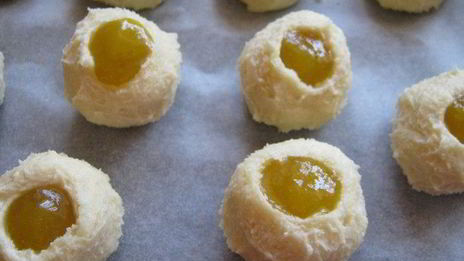 печенье с джемом и орехами