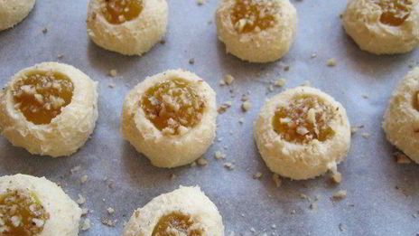 печенье с джемом и орехами
