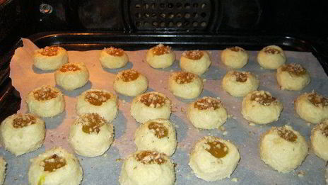 печенье с джемом и орехами