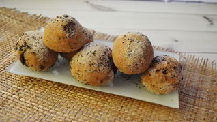 Сметанное печенье с финиками и маком