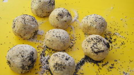 сметанное печенье с финиками и маком