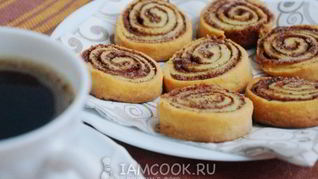 Творожное печенье-рулетики с какао и корицей